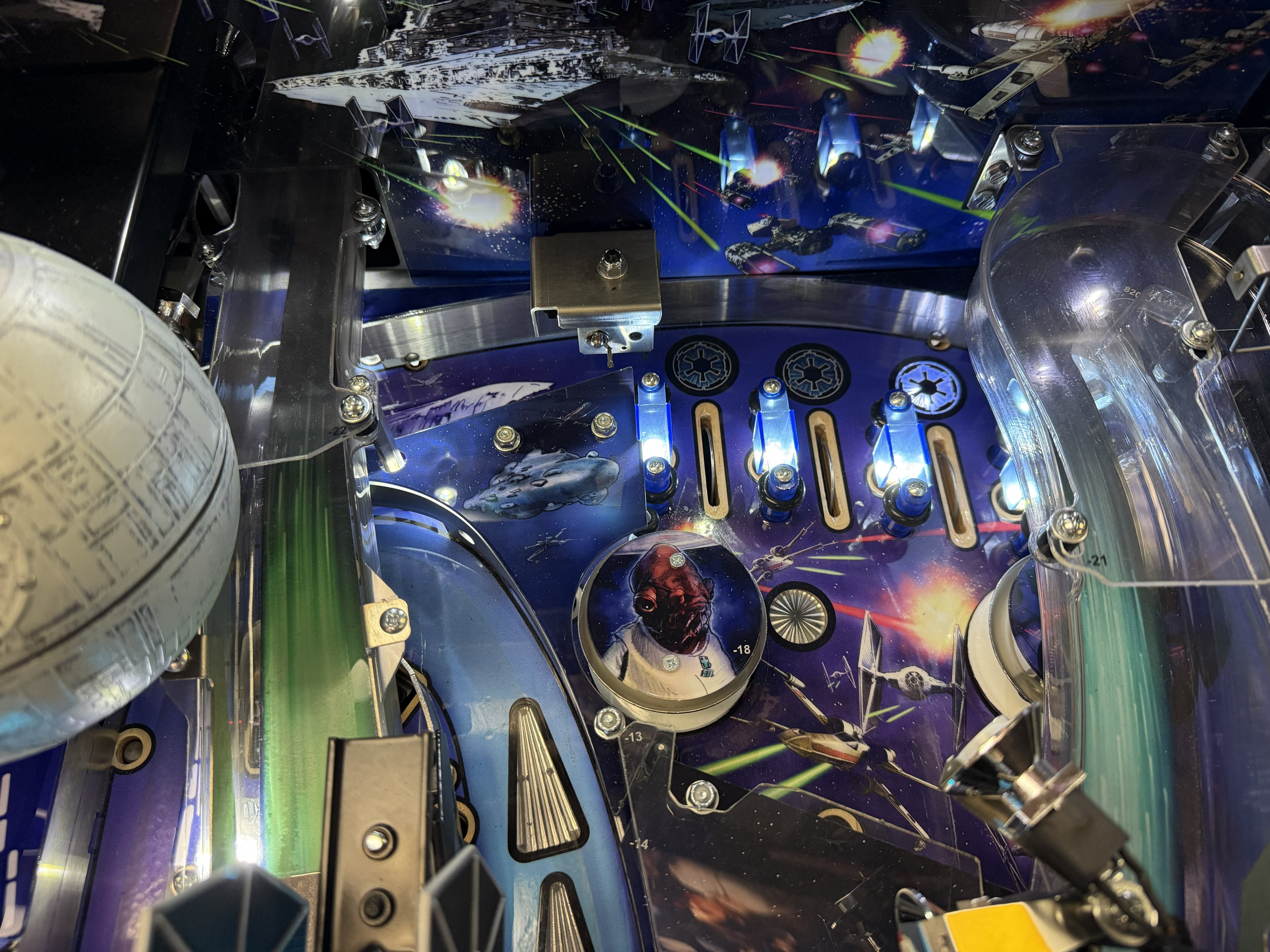 Star Wars Pro 2017 Pinball Machine - Used